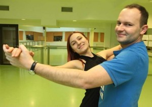 Krzysztof Hetman, Marszałek Województwa Lubelskiego z Aleksandrą Woźniak, tancerką Formacji GAMZA (fot. Maciej Kaczanowski)